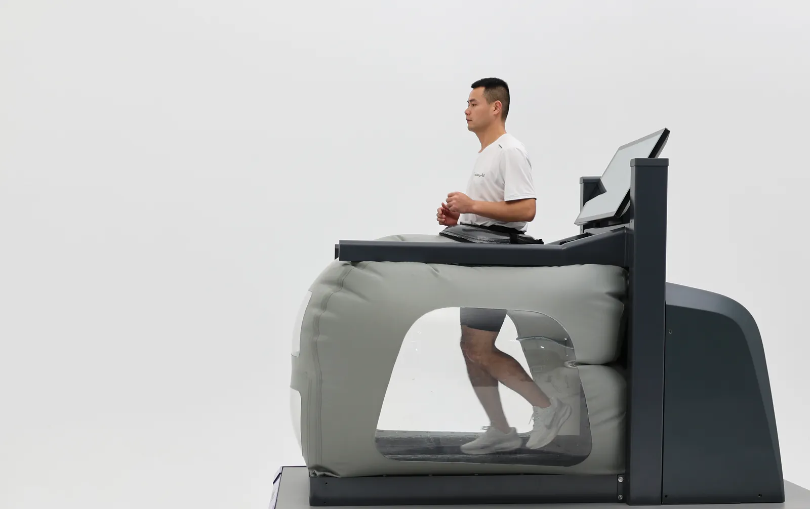 A runner training at speed on the AERO RUNNER, legs visible through the clear window